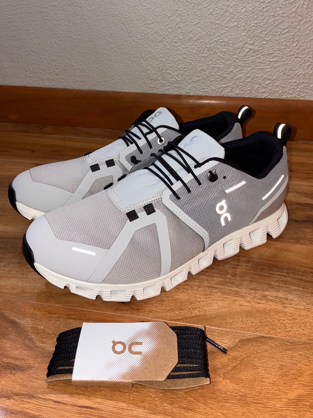 On Cloud 5 Women’s Waterproof Athletic Running Shoe Sneakers, gray- size 10 - Picture 2 of 13